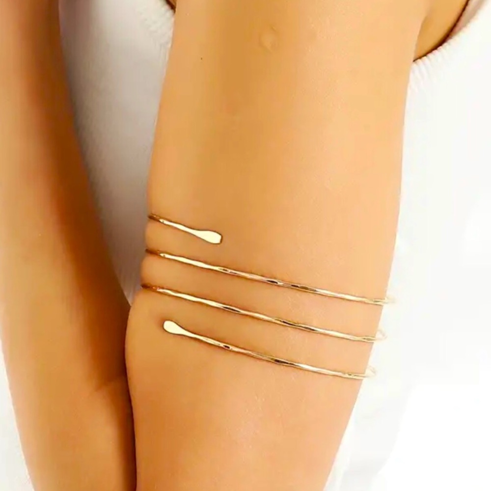 ✨✨Double Geometric Hammered Arm Bracelet✨✨